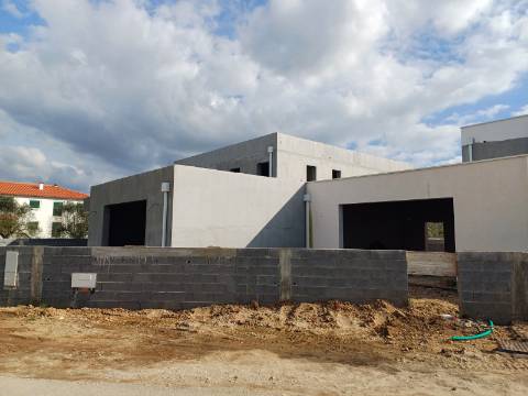 Moradia V4 Contemporânea, a 2 Minutos do Mosteiro da Batalha