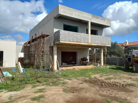 Moradia V4 Contemporânea, a 2 Minutos do Mosteiro da Batalha