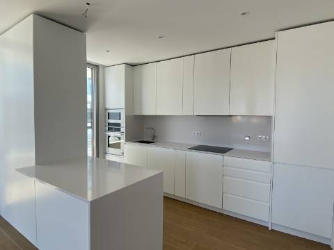 Apartamento T1 em frente à praia de São Martinho do Porto