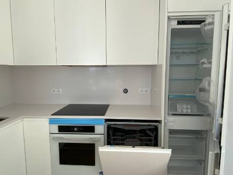 Apartamento T1 com terraço, em condomínio de luxo em frente à praia