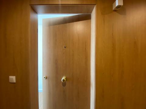 Apartamento T2 com terraço, em condomínio de luxo em frente à praia