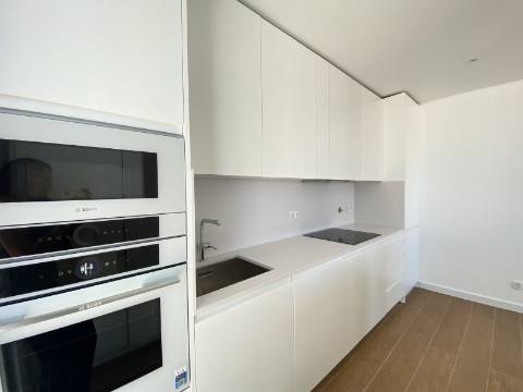 Apartamento T3 em condomínio de luxo em frente à praia