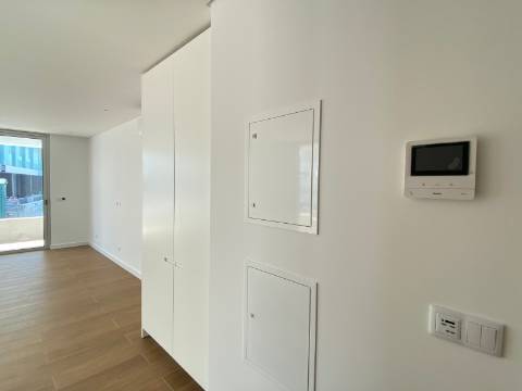 Apartamento T3 em condomínio de luxo em frente à praia