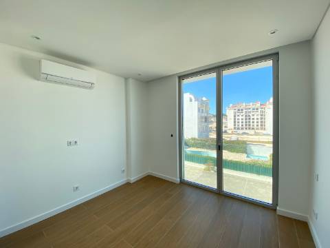 Apartamento T3 em condomínio de luxo em frente à praia