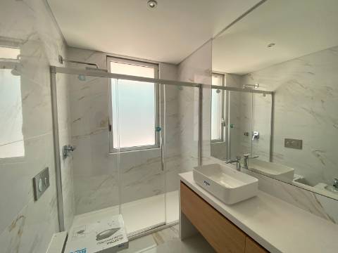 Apartamento T3 em condomínio de luxo em frente à praia