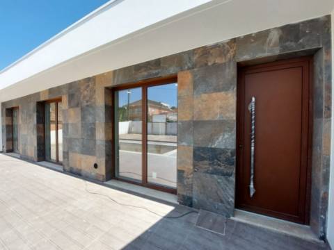 Moradia T4 com piscina, em São Gregório