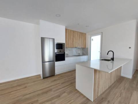 Moradia T4 com piscina, em São Gregório