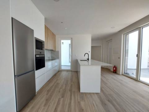 Moradia T4 com piscina, em São Gregório