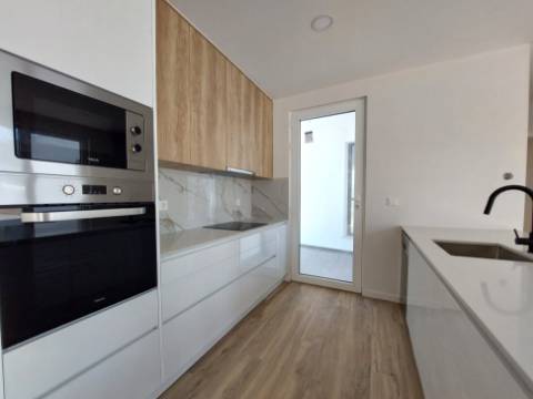 Moradia T4 com piscina, em São Gregório