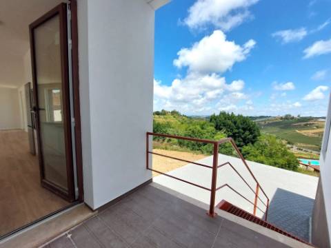 Moradia T4 com piscina, em São Gregório