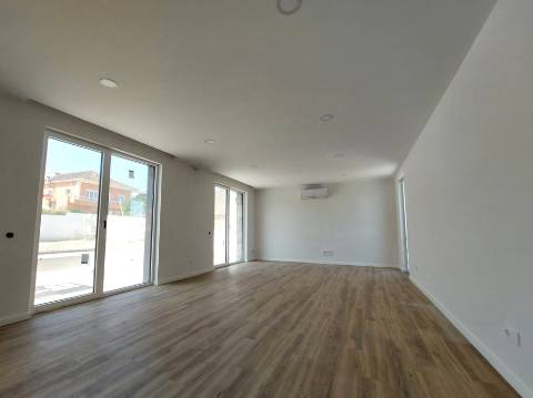 Moradia T4 com piscina, em São Gregório