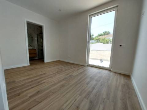 Moradia T4 com piscina, em São Gregório