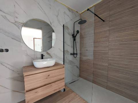 Moradia T4 com piscina, em São Gregório