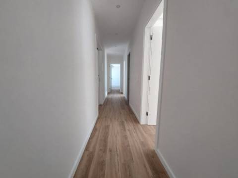 Moradia T4 com piscina, em São Gregório