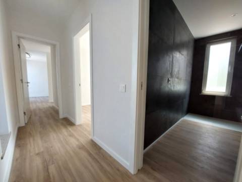 Moradia T4 com piscina, em São Gregório