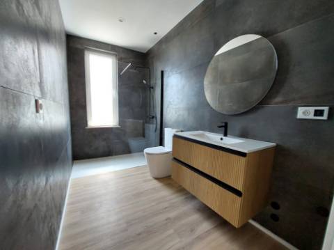 Moradia T4 com piscina, em São Gregório