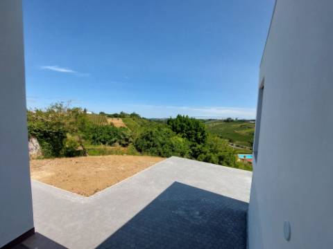 Moradia T4 com piscina, em São Gregório