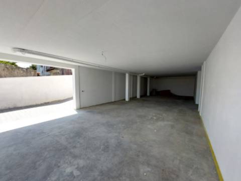 Moradia T4 com piscina, em São Gregório