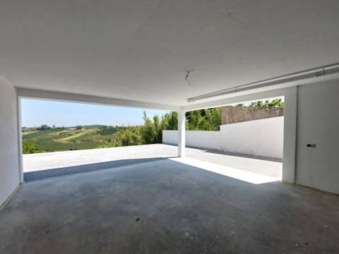 Moradia T4 com piscina, em São Gregório