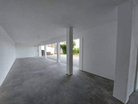 Moradia T4 com piscina, em São Gregório