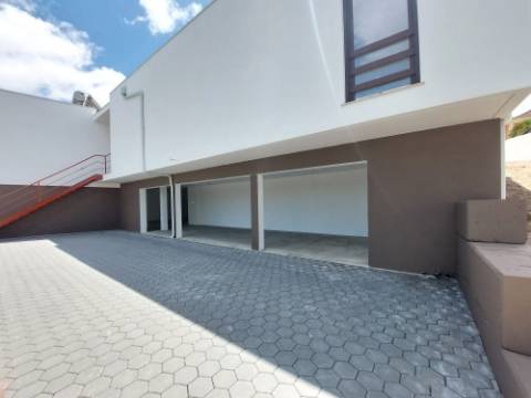 Moradia T4 com piscina, em São Gregório