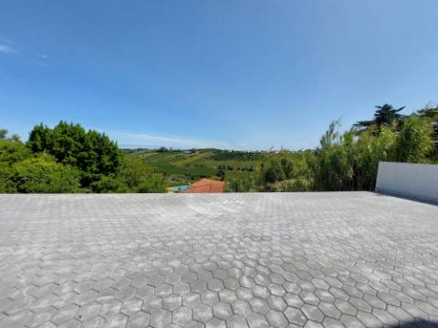 Moradia T4 com piscina, em São Gregório