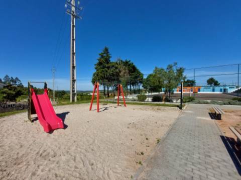 Moradia T4 com piscina, em São Gregório