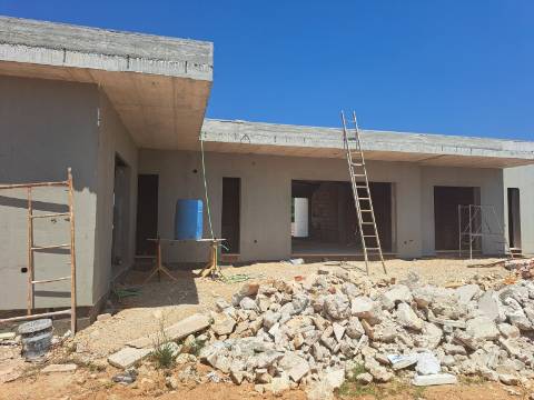 Moradia lote B - Moradia isolada térrea T3 com garagem e piscina em Lagoa do Cão, Aljubarrota