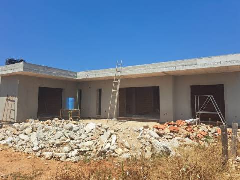 Moradia lote B - Moradia isolada térrea T3 com garagem e piscina em Lagoa do Cão, Aljubarrota