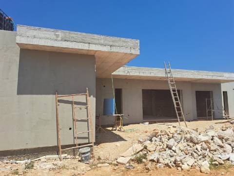 Moradia lote B - Moradia isolada térrea T3 com garagem e piscina em Lagoa do Cão, Aljubarrota