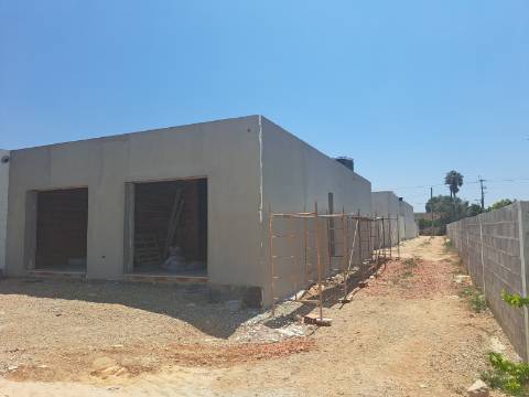 Moradia lote B - Moradia isolada térrea T3 com garagem e piscina em Lagoa do Cão, Aljubarrota