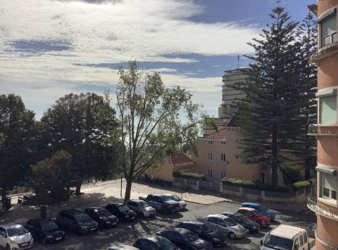 Apartamento T2 com vista de rio, totalmente renovado