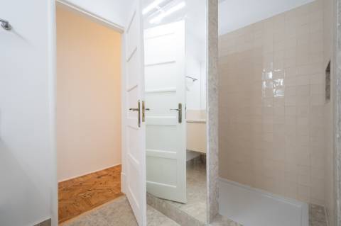 Apartamento T2 com vista de rio, totalmente renovado