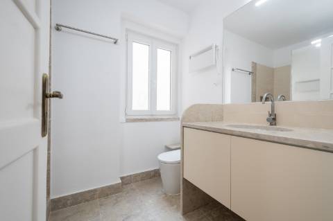 Apartamento T2 com vista de rio, totalmente renovado