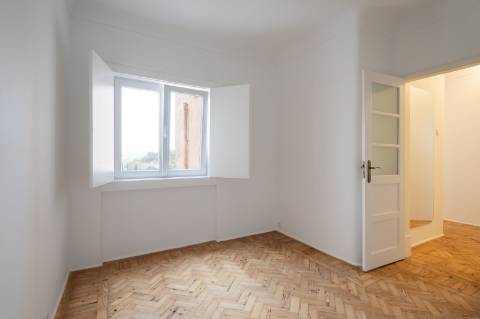 Apartamento T2 com vista de rio, totalmente renovado