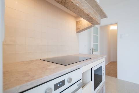 Apartamento T2 com vista de rio, totalmente renovado