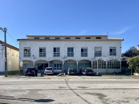 Imóvel junto a Palmela com grande potencial de investimento