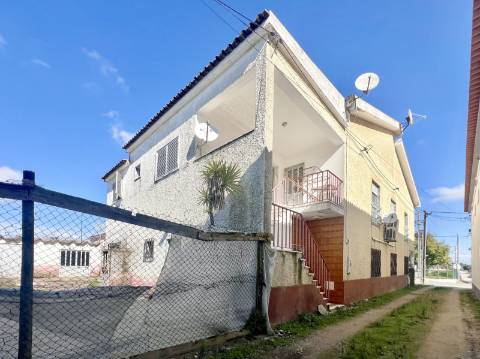 Imóvel junto a Palmela com grande potencial de investimento