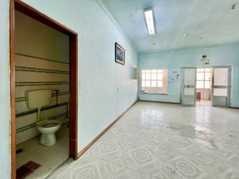 Imóvel junto a Palmela com grande potencial de investimento