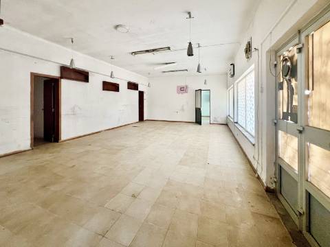 Imóvel junto a Palmela com grande potencial de investimento