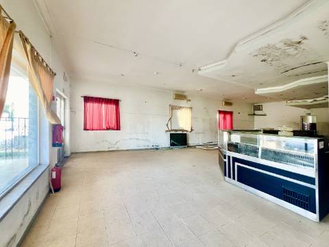 Imóvel junto a Palmela com grande potencial de investimento