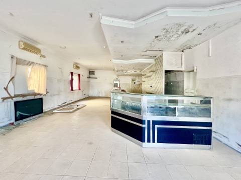 Imóvel junto a Palmela com grande potencial de investimento