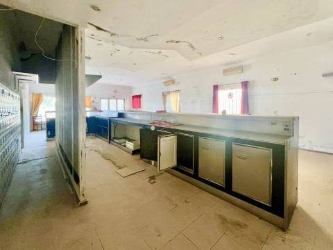 Imóvel junto a Palmela com grande potencial de investimento