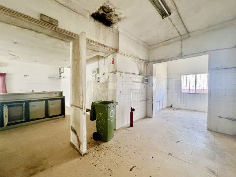 Imóvel junto a Palmela com grande potencial de investimento