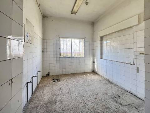 Imóvel junto a Palmela com grande potencial de investimento