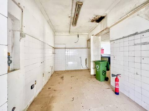 Imóvel junto a Palmela com grande potencial de investimento