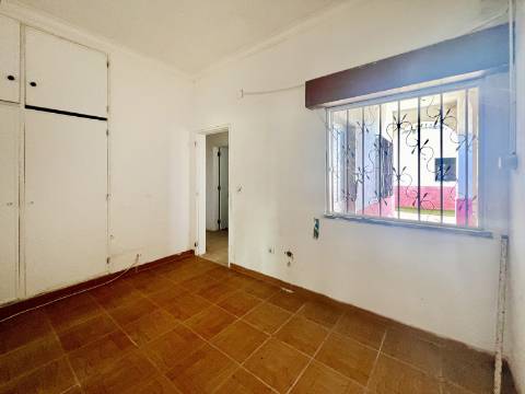 Imóvel junto a Palmela com grande potencial de investimento