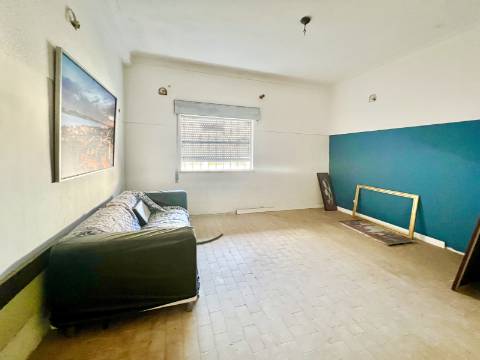 Imóvel junto a Palmela com grande potencial de investimento