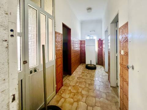 Imóvel junto a Palmela com grande potencial de investimento