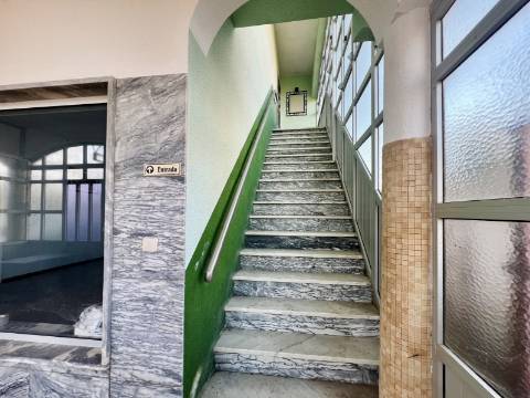 Imóvel junto a Palmela com grande potencial de investimento